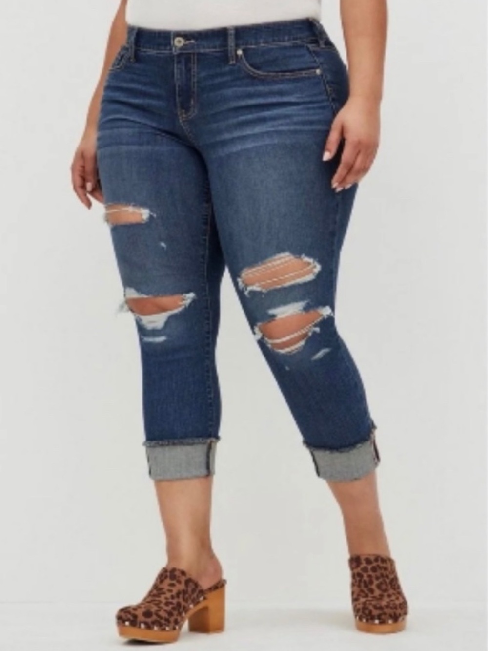 NWT torrid Distressed Cropped Boyfriend Jeans, Size 14
